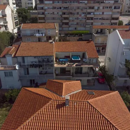 Ribarevi - With Balcony Apartamento